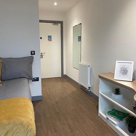 Ferienwohnung For Students Only At Great Patrick Street Belfast Exterior foto
